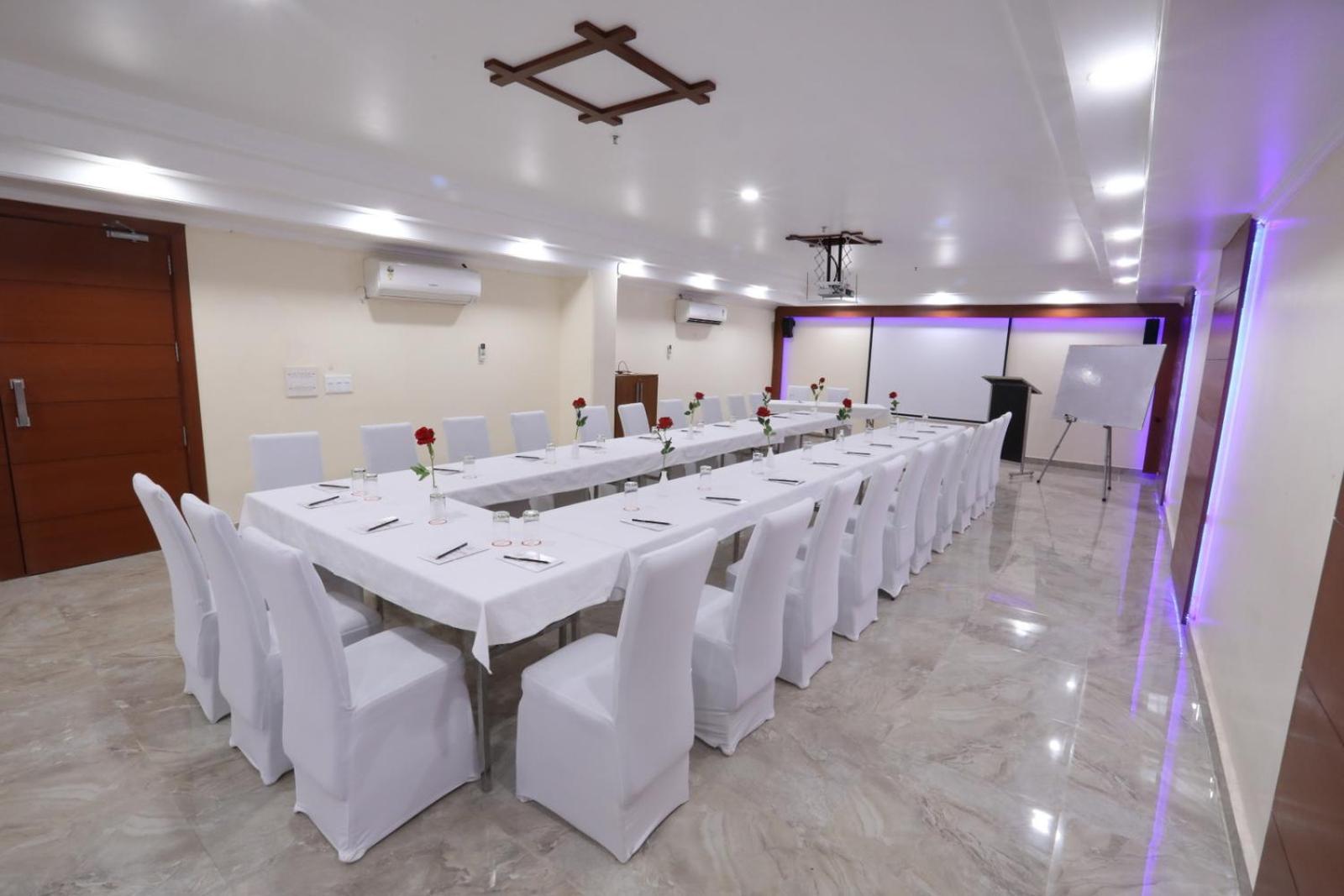 HOTEL SURYA INTERNATIONAL — photo 2