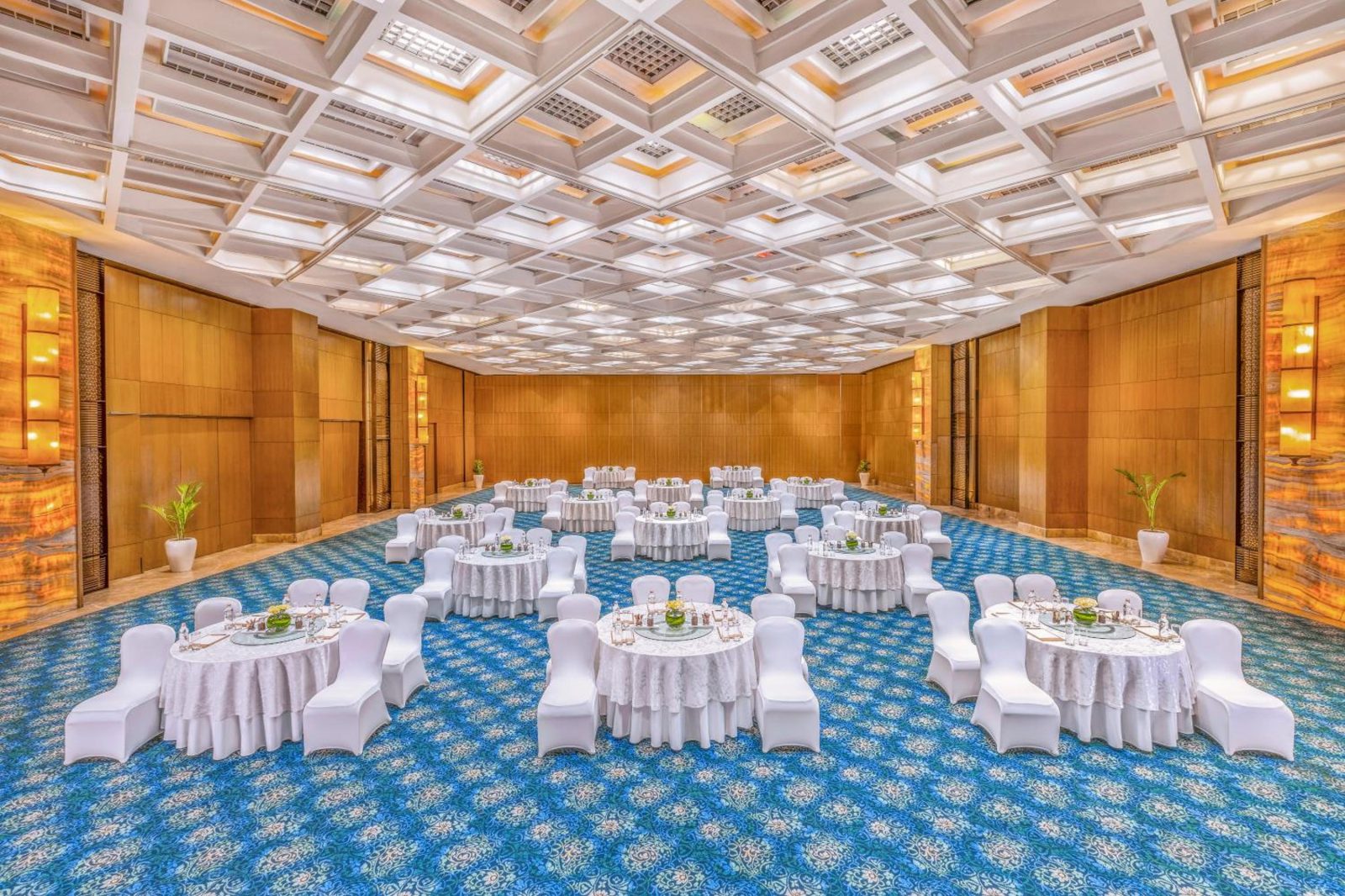 The Leela Ambience Convention Hotel Delhi — photo 7