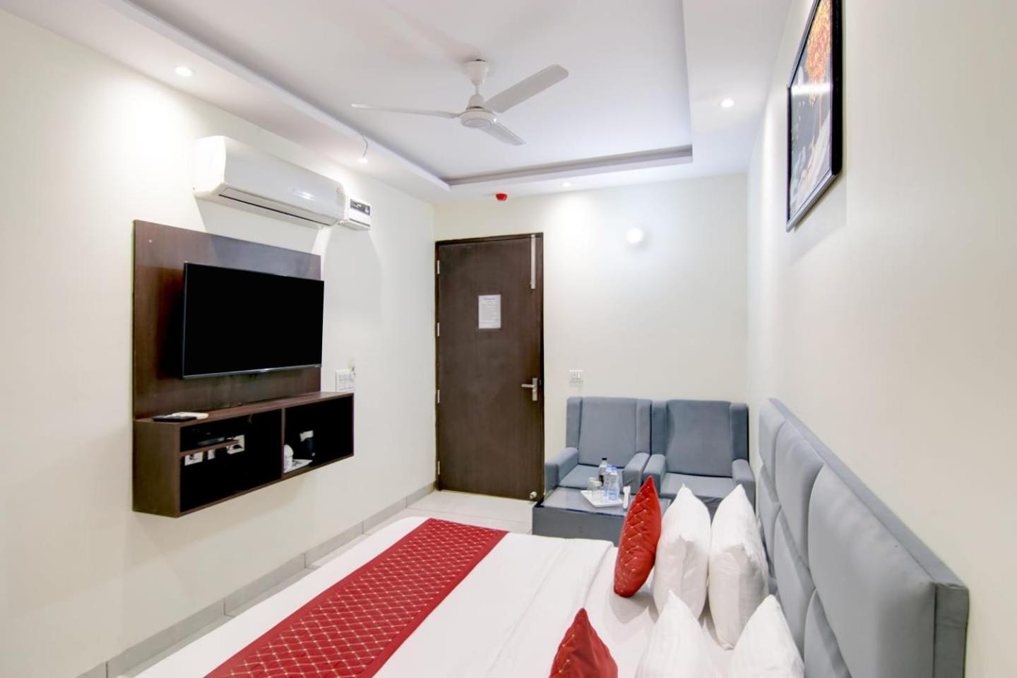 Hotel De Hocks Deluxe - New Delhi Railway Station — photo 3
