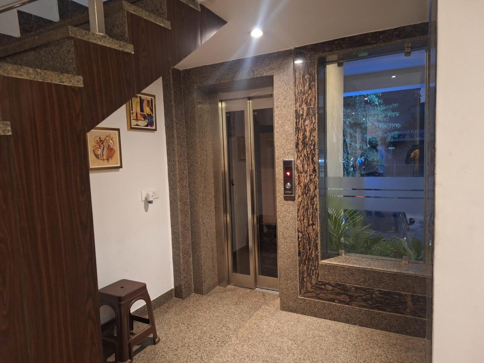 IVA Premium Delhi Airport - FREE Airport Drop — photo 2