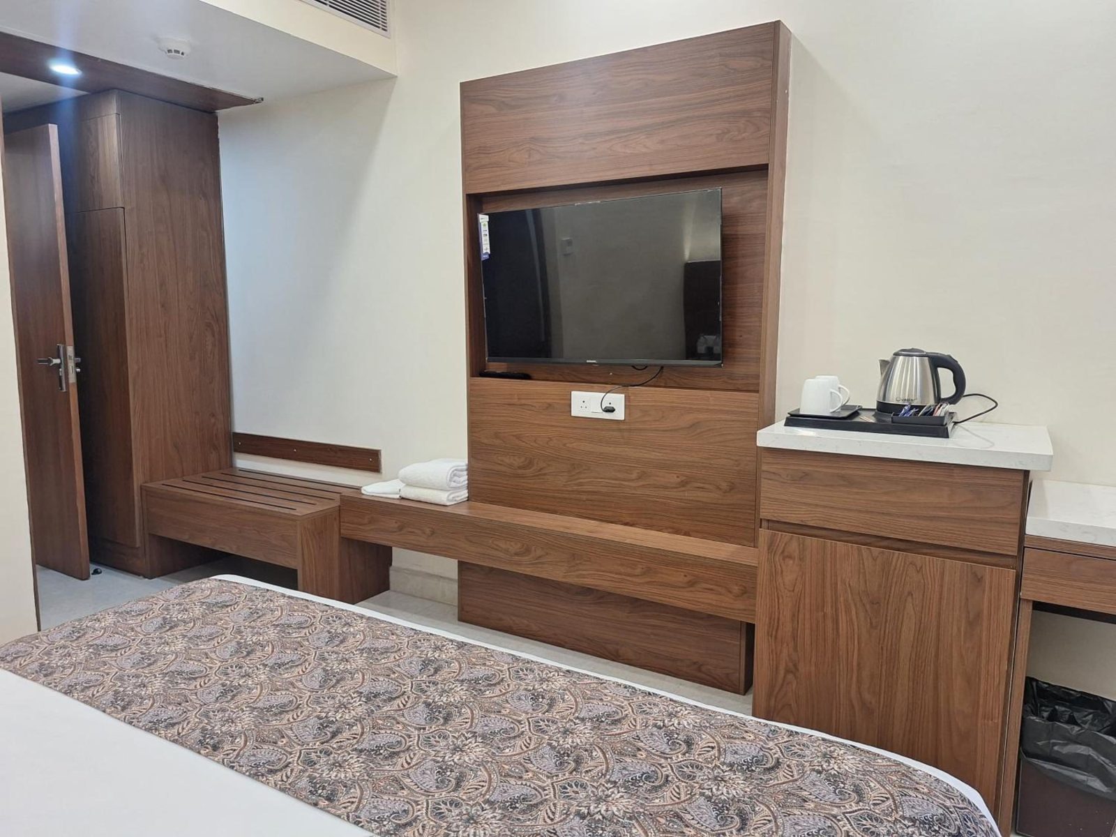 IVA Premium Delhi Airport - FREE Airport Drop — photo 6