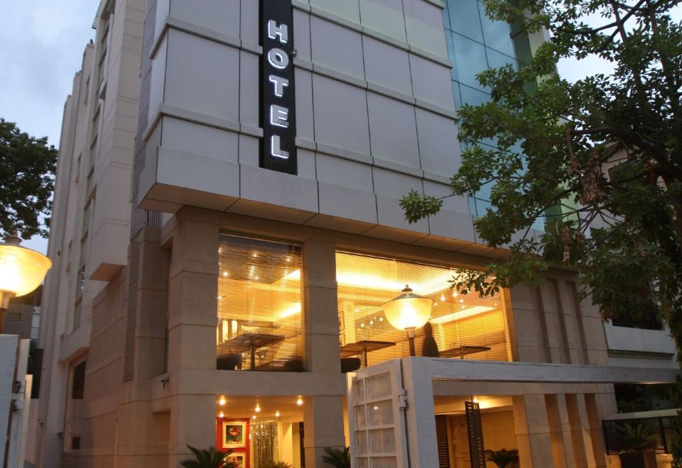 Emblem Hotel, New Friends Colony