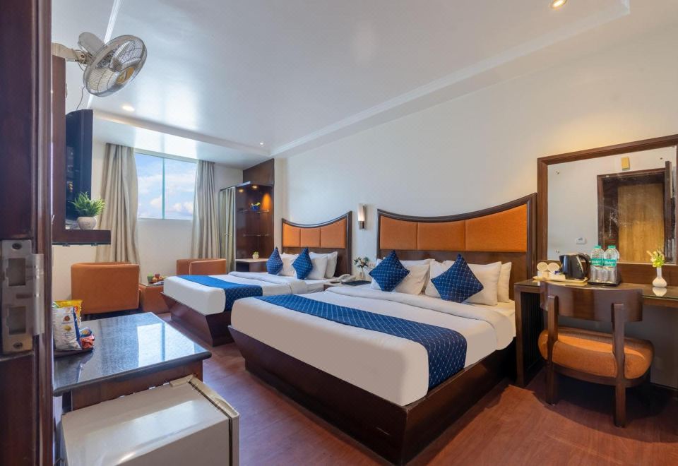 Hotel Aura - 05 Mins from New Delhi Railway Station & Connaught Place